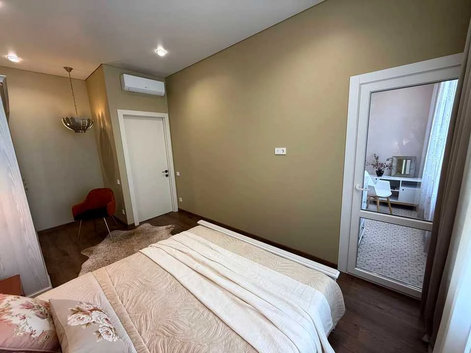 Apartment. Dnipro, Zoryany Blvd.