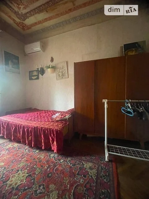 Здам в оренду кімнату на вул. Юрківська 40/5 довгостроково •