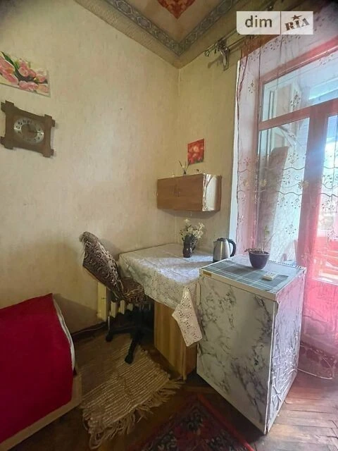 Здам в оренду кімнату на вул. Юрківська 40/5 довгостроково •
