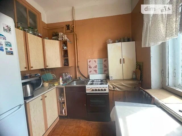 Здам в оренду кімнату на вул. Юрківська 40/5 довгостроково •