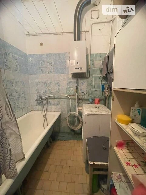 Здам в оренду кімнату на вул. Юрківська 40/5 довгостроково •