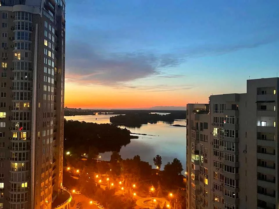 Квартира. Київ, Володимира Івасюка просп. (Героїв Сталінград