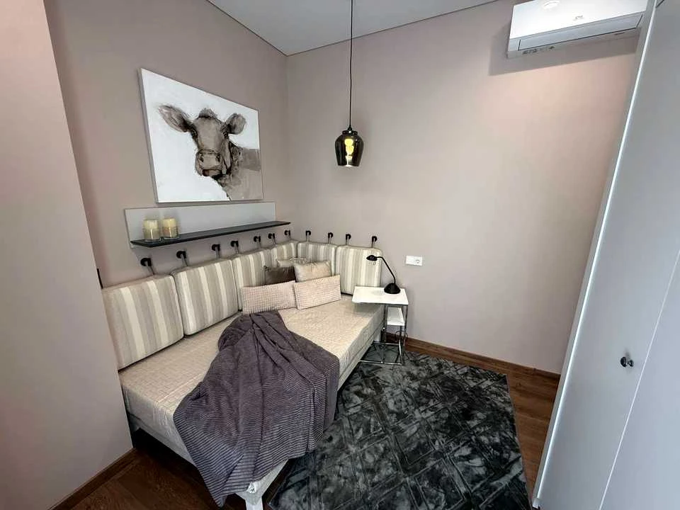 Apartment. Dnipro, Zoryany Blvd.