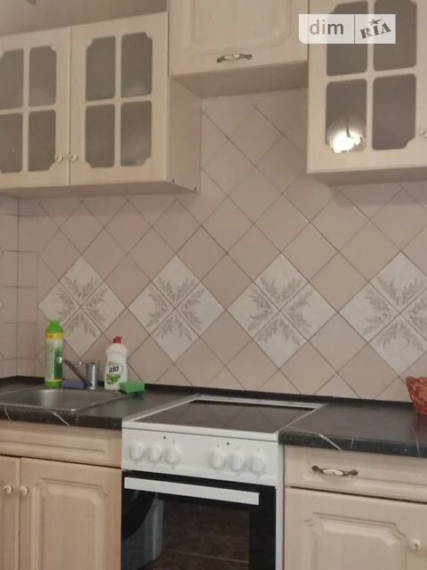 Здам в оренду кімнату на вул. Ревуцького 2 довгостроково • I