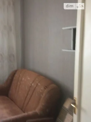 Здам в оренду кімнату на вул. Ревуцького 34 довгостроково •
