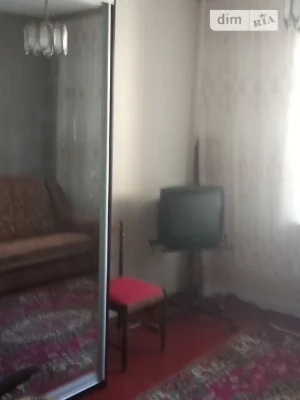 Здам в оренду кімнату на вул. Ревуцького 34 довгостроково •