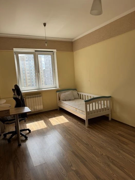 Сдам 3 комн квартиру на Саперно-Слободской, 8