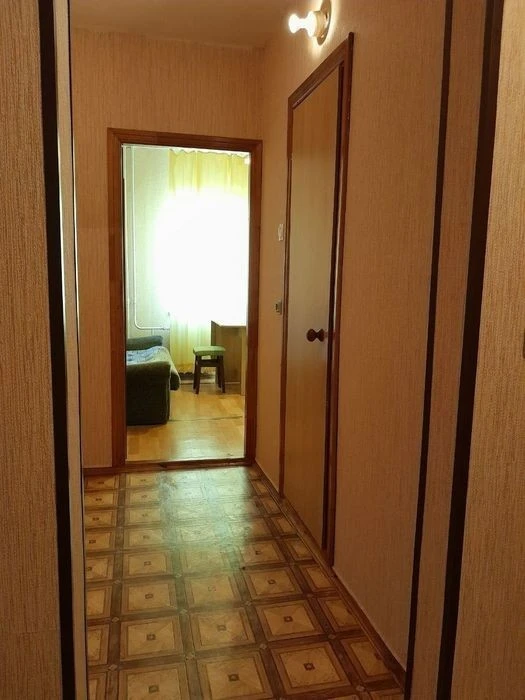 Довгострокова аренда великої однокімнатної Просп Червоної Ка