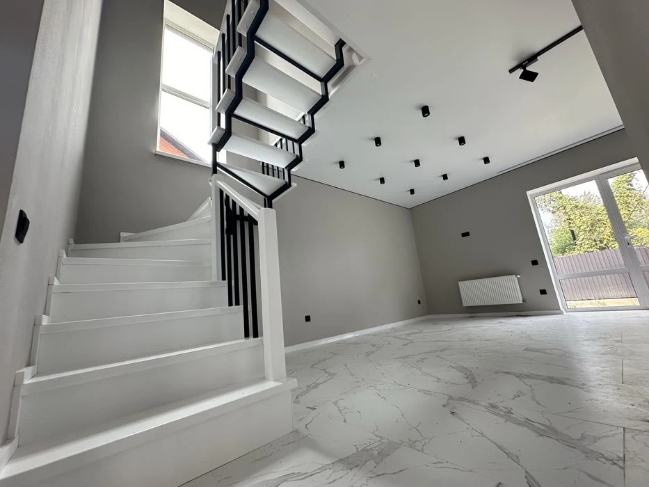 Duplex / Renovated house in the suburbs