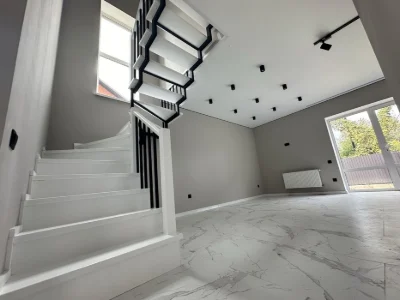 Duplex / Renovated house in the suburbs