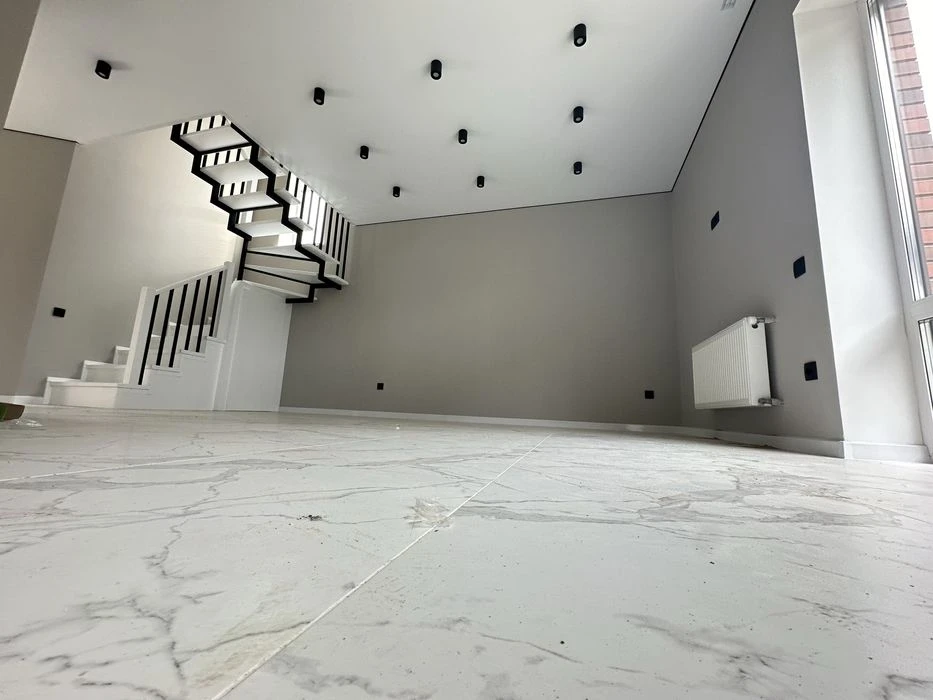 Duplex / Renovated house in the suburbs