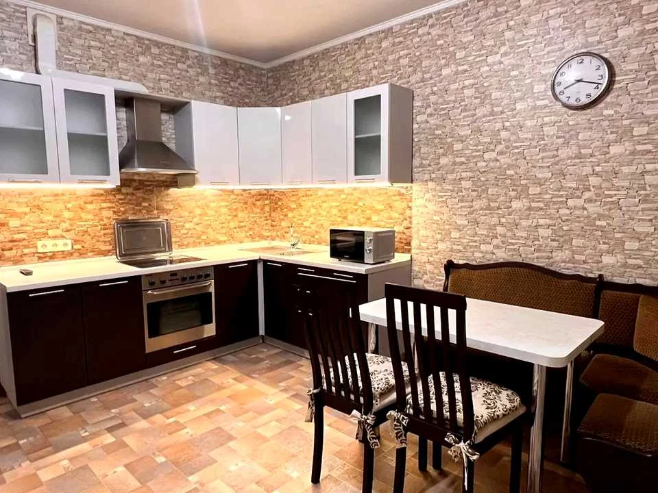 Квартира. Київ, Анни Ахматової вул.