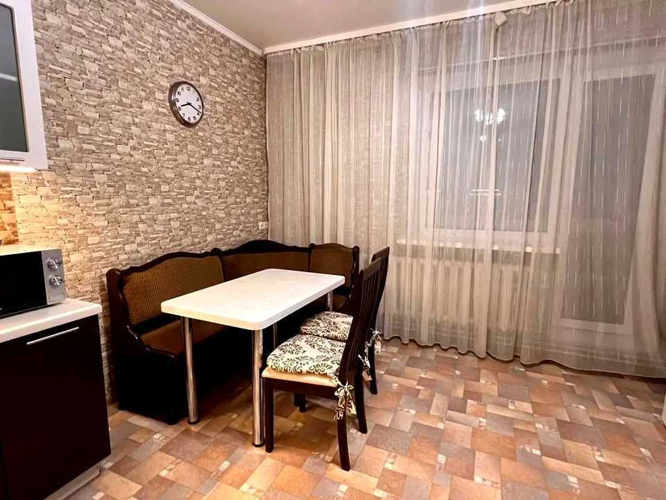 Квартира. Київ, Анни Ахматової вул.
