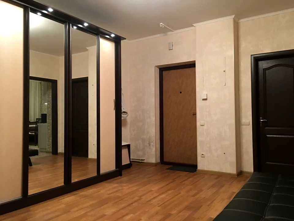 Квартира. Київ, Анни Ахматової вул.