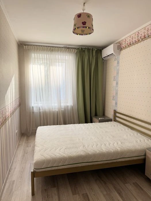Метро Палац Украіна 5 хв. пішки. Вул Коновальца 15к3