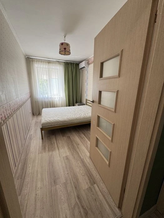 Метро Палац Украіна 5 хв. пішки. Вул Коновальца 15к3