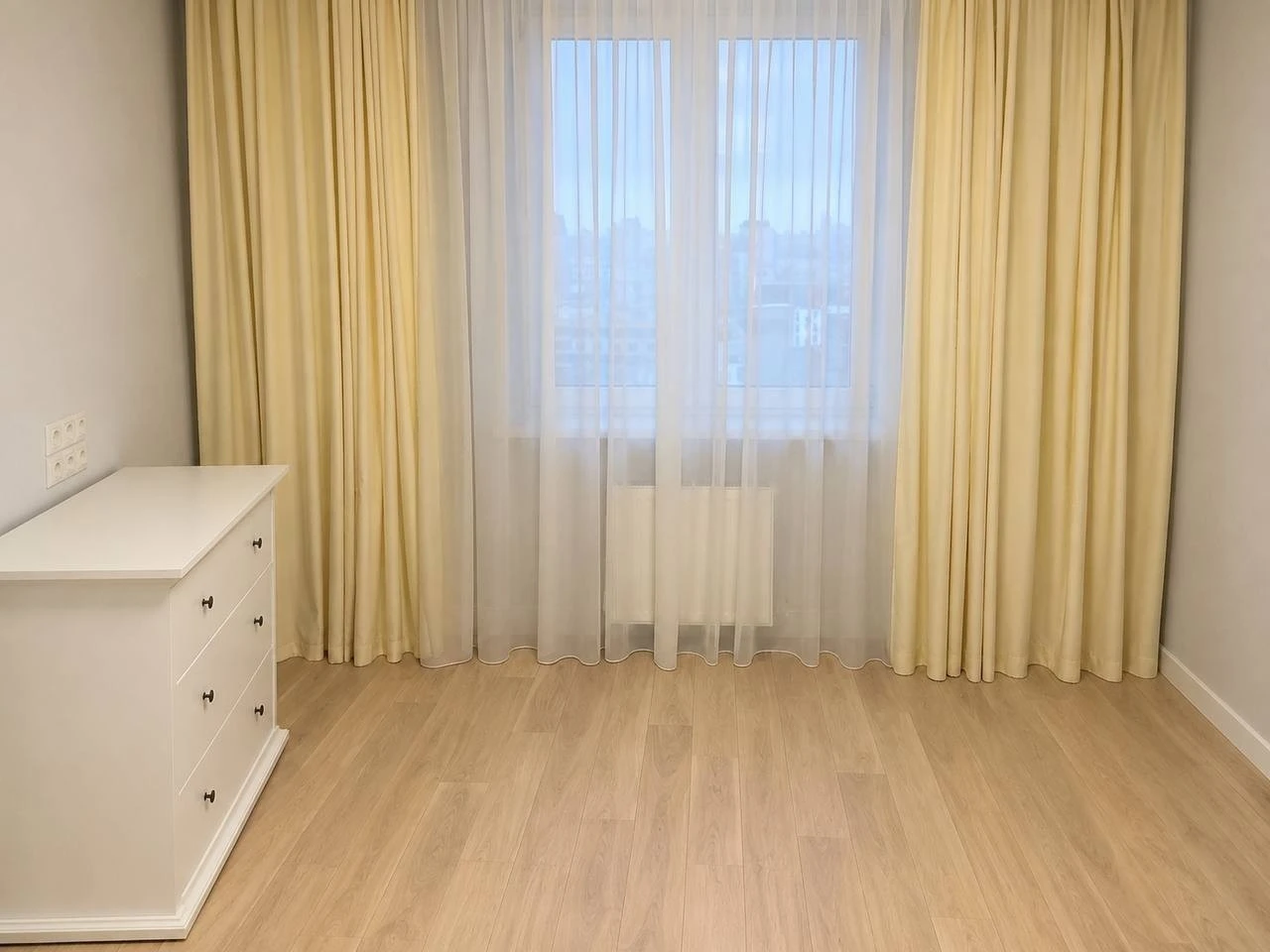 Оренда 3-кімнатної квартири 82 м², Дмитрівська вул., 75