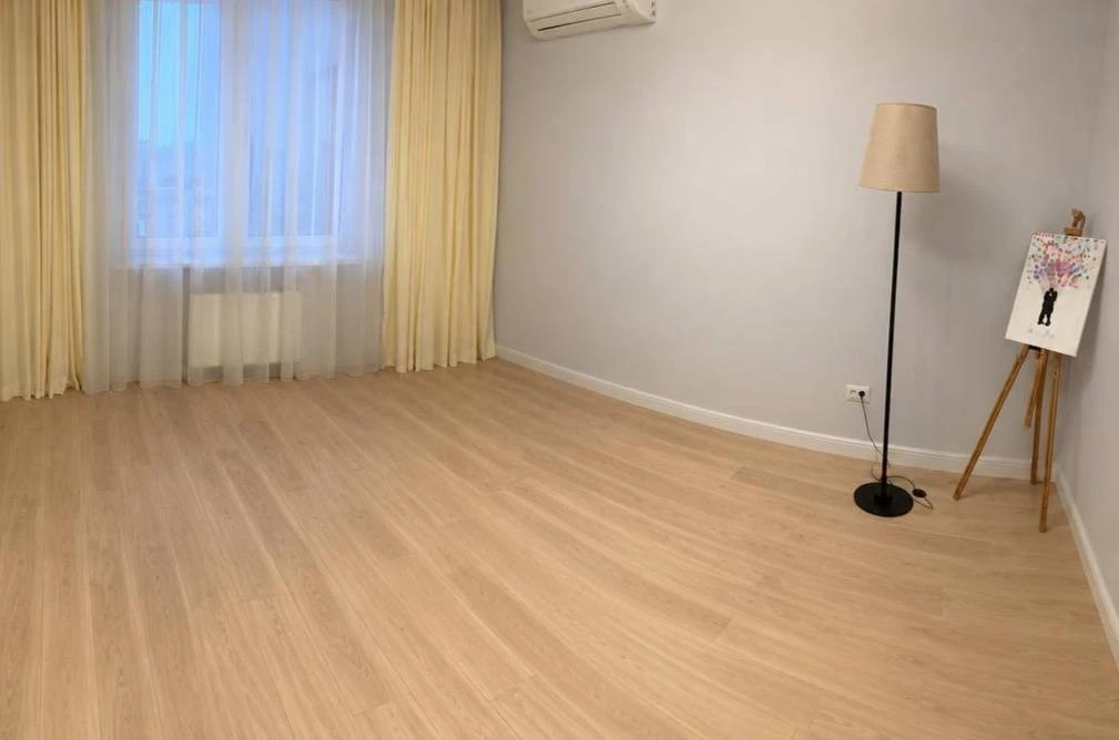 Оренда 3-кімнатної квартири 82 м², Дмитрівська вул., 75