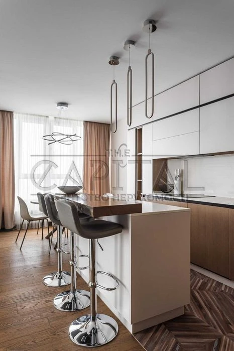 Оренда елегантної 4-кімнатної 105 м² квартири у ЖК «Венеція»