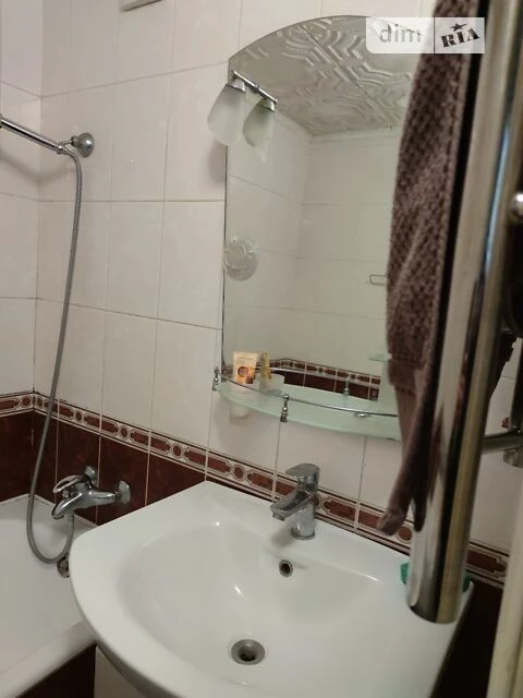 Здам в оренду кімнату на вул. Здолбунівська 3 довгостроково