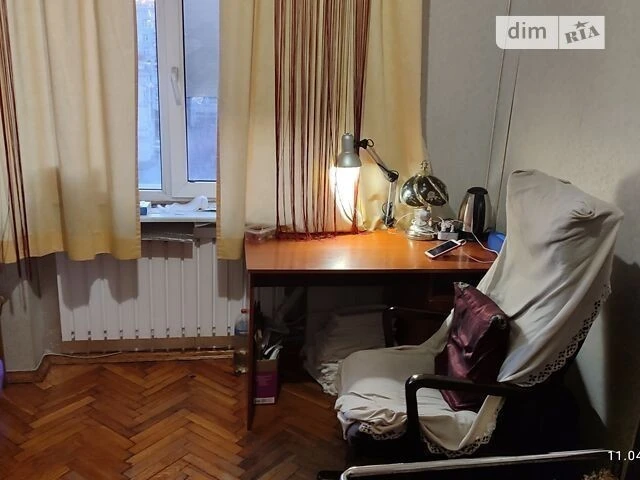 Здам в оренду кімнату на вул. Володимирська 51-53 довгострок