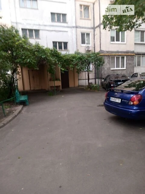 Здам в оренду кімнату на вул. Саперно-Слобідська 8 довгостро