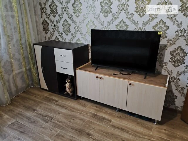 Здам в оренду кімнату на вул. Ахматової Анни 4 довгостроково