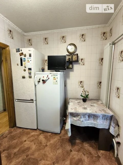 Здам в оренду кімнату на вул. Ахматової Анни 4 довгостроково