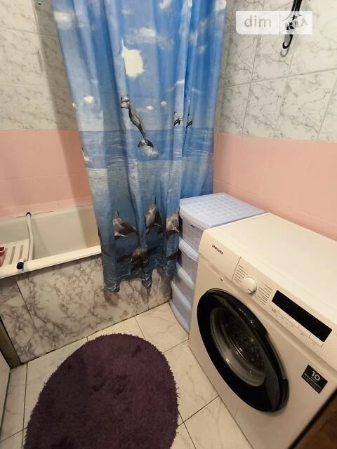Здам в оренду кімнату на вул. Ахматової Анни 4 довгостроково