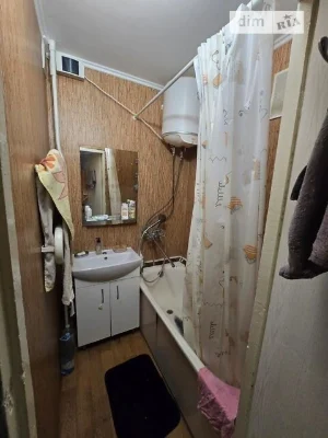Здам в оренду кімнату на бул. Миколи Руденка 15А довгостроко