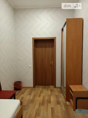 Здам в оренду кімнату на вул. Леоніда Первомайського 7А довг