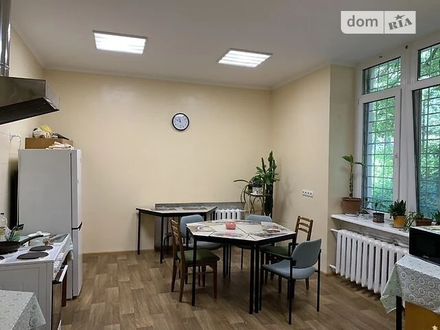 Здам в оренду кімнату на вул. Леоніда Первомайського 7А довг