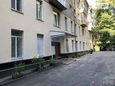 Здам в оренду кімнату на вул. Леоніда Первомайського 7А довг