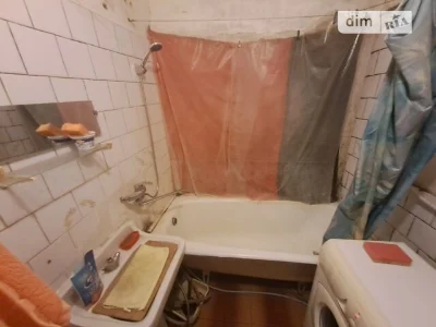 Здам в оренду кімнату на просп. Романа Шухевича 30 довгостро