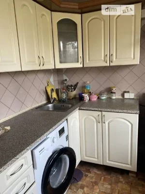 Здам в оренду кімнату на вул. Ореста Левицького 6 довгострок