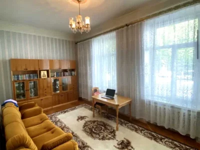 Квартира. Київ, Інститутська вул.