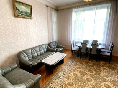 Квартира. Київ, Інститутська вул.