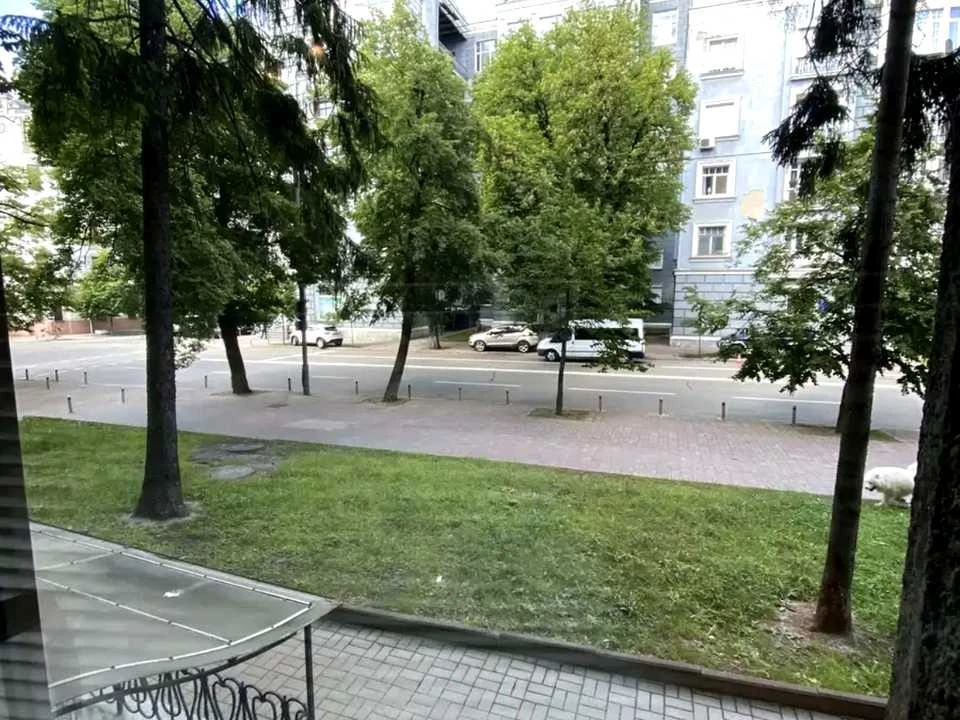 Квартира. Київ, Інститутська вул.