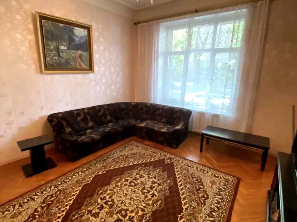 Квартира. Київ, Інститутська вул.