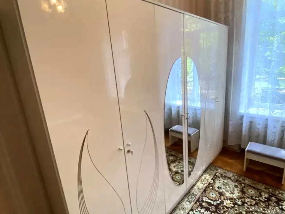 Квартира. Київ, Інститутська вул.