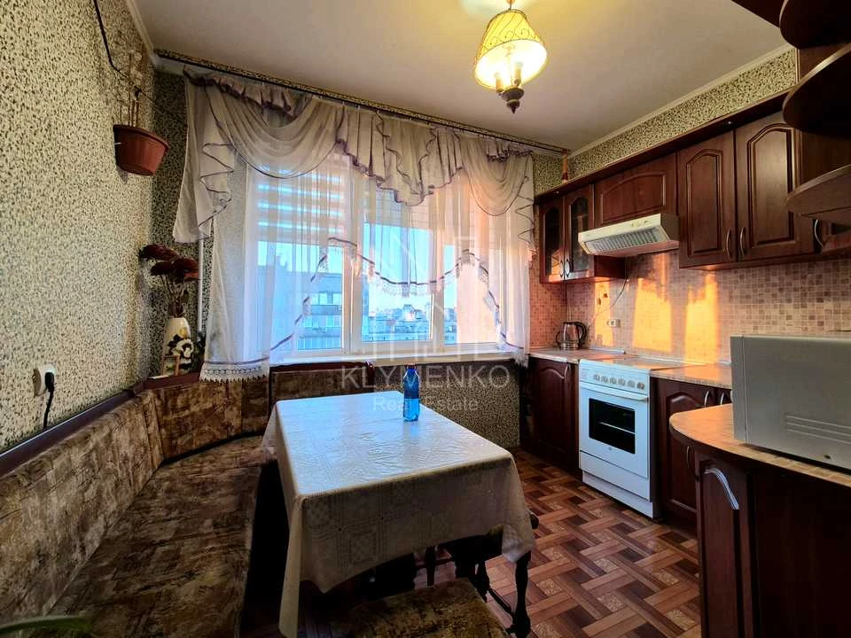 Квартира. Київ, Воскресенський просп. (Перова)