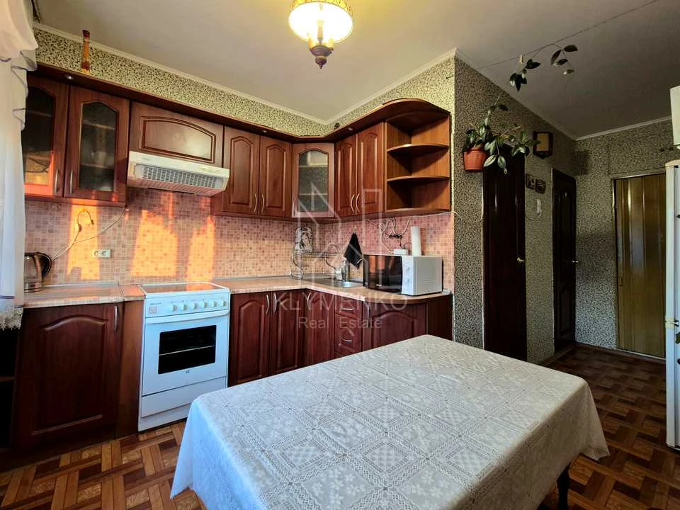 Квартира. Київ, Воскресенський просп. (Перова)