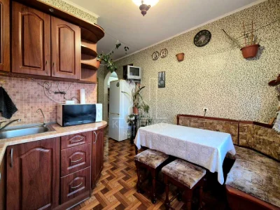 Квартира. Київ, Воскресенський просп. (Перова)