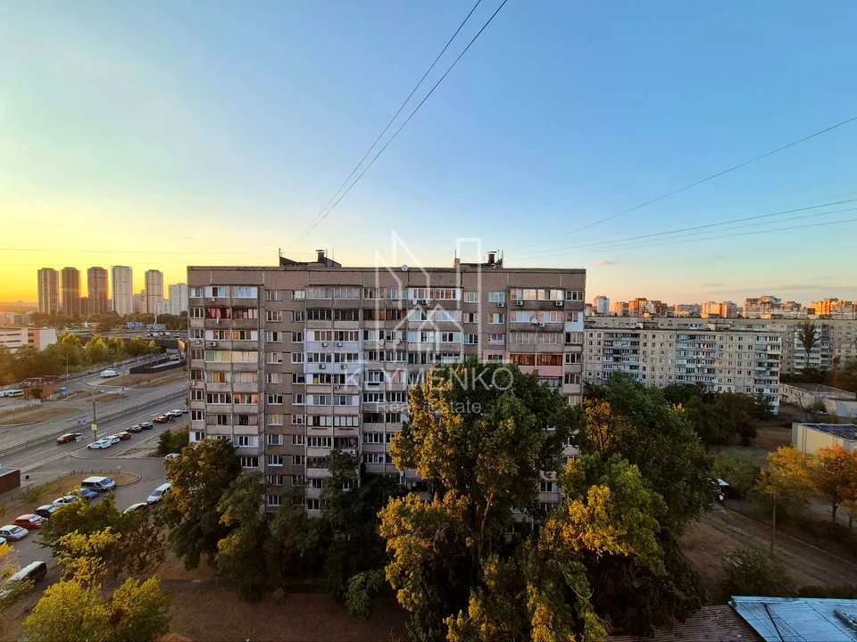 Квартира. Київ, Воскресенський просп. (Перова)