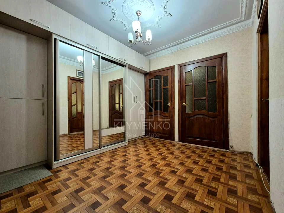Квартира. Київ, Воскресенський просп. (Перова)