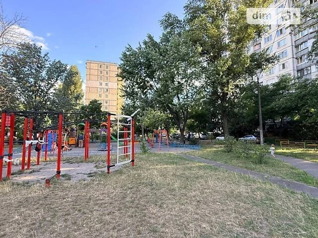 Довготривала оренда 1к квартири на вул. Левка Лук'яненка 1Б