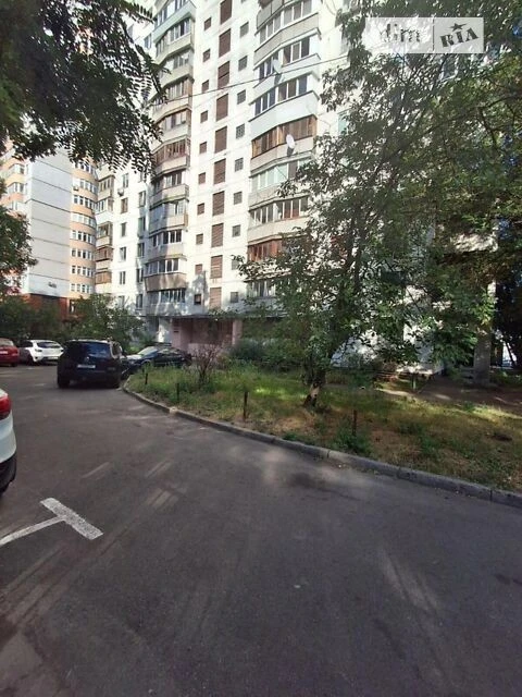 Довготривала оренда 2к квартири на вул. Петра Калнишевського