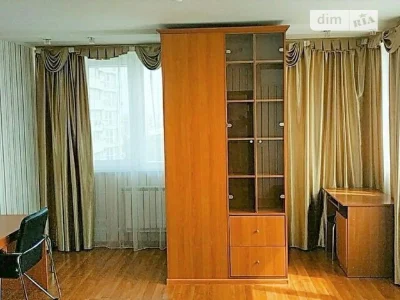 Довготривала оренда 3к квартири на вул. Гетьмана Вадима 1 •
