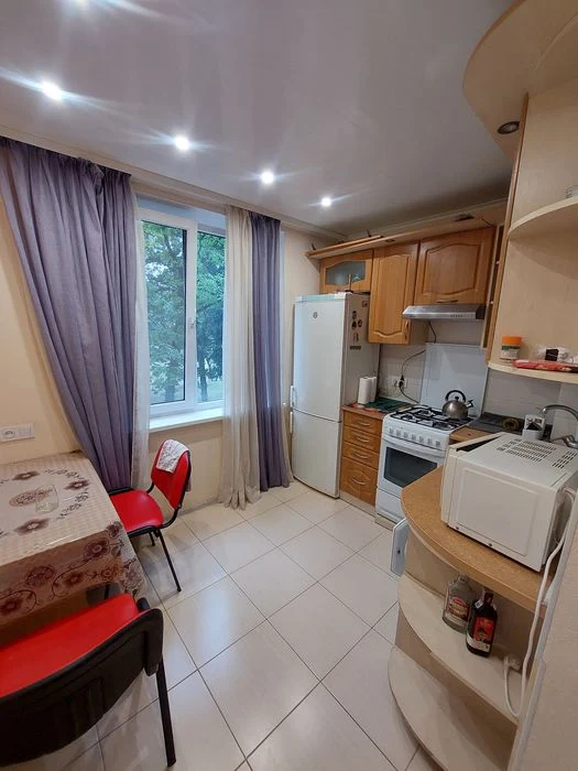 I am selling a 1-room apartment in Saltovka.
