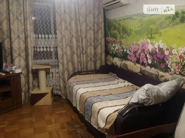Здам в оренду кімнату на вул. Чорних Запорожців 4 довгострок